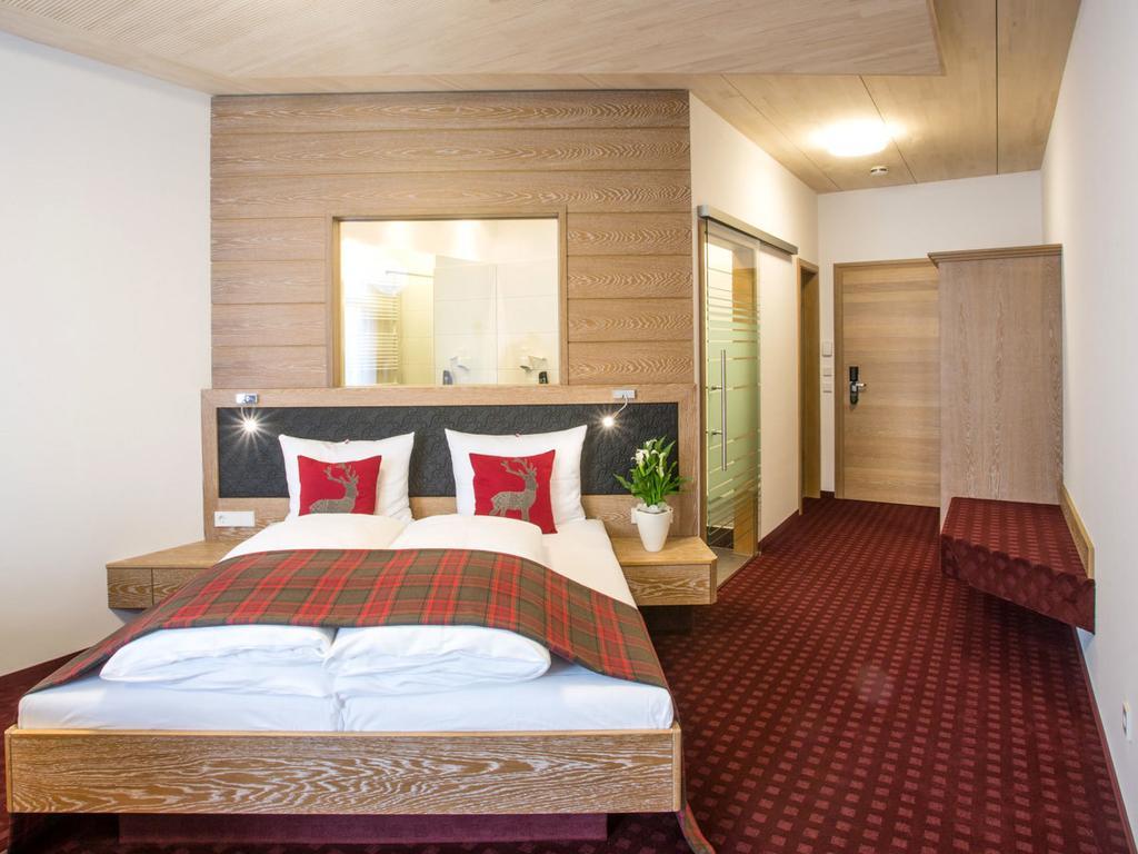 Hotel Kreuz Gaestehaus Und Lauchertbar Mit Terrasse Gammertingen Room photo